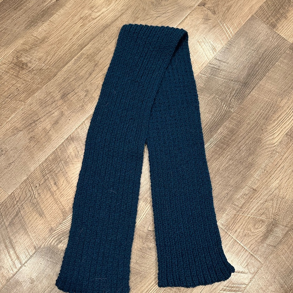 Blue ribbed knit scarf